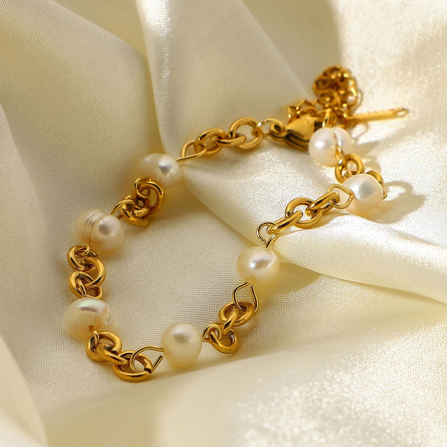 Aurelia Pearl Bracelet